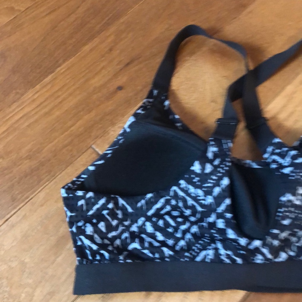Victoria’s Secret sports bra - Picture 5 of 8